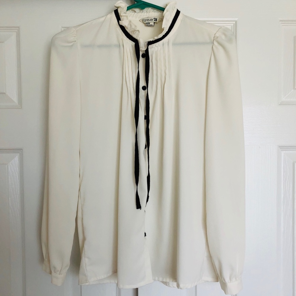 Bow tie flowy shirt